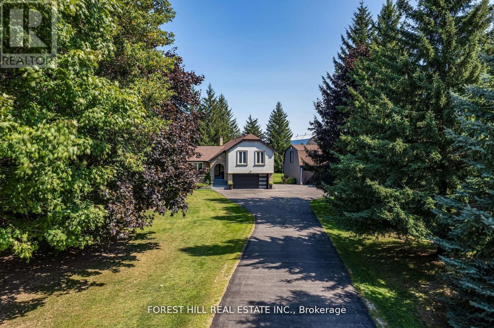 5837 Yonge St, Innisfil, ON L0L 1K0