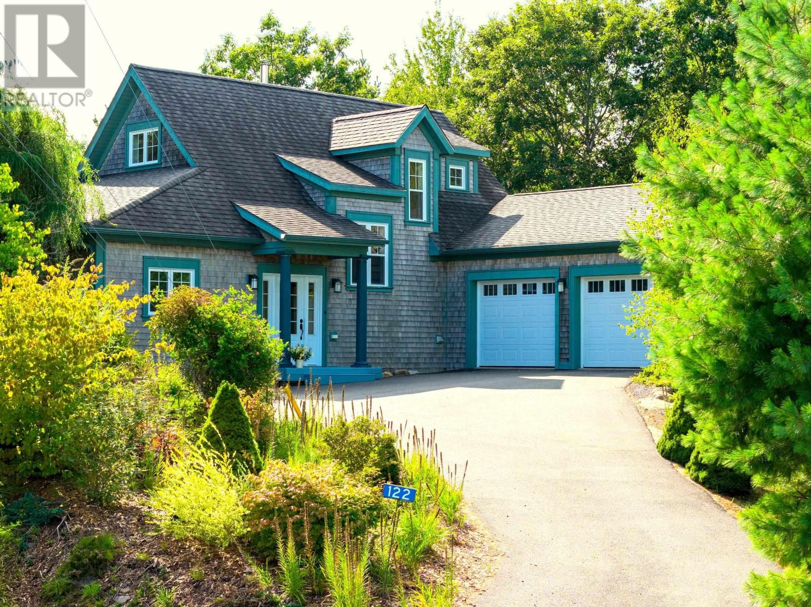 122 Hawthorn Rd, Mahone Bay, NS B0J 2E0