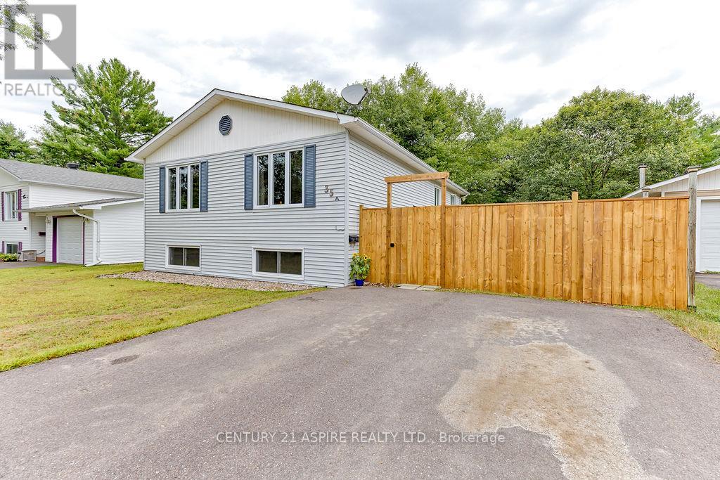 35 A East St, Petawawa, ON K8H 2N7