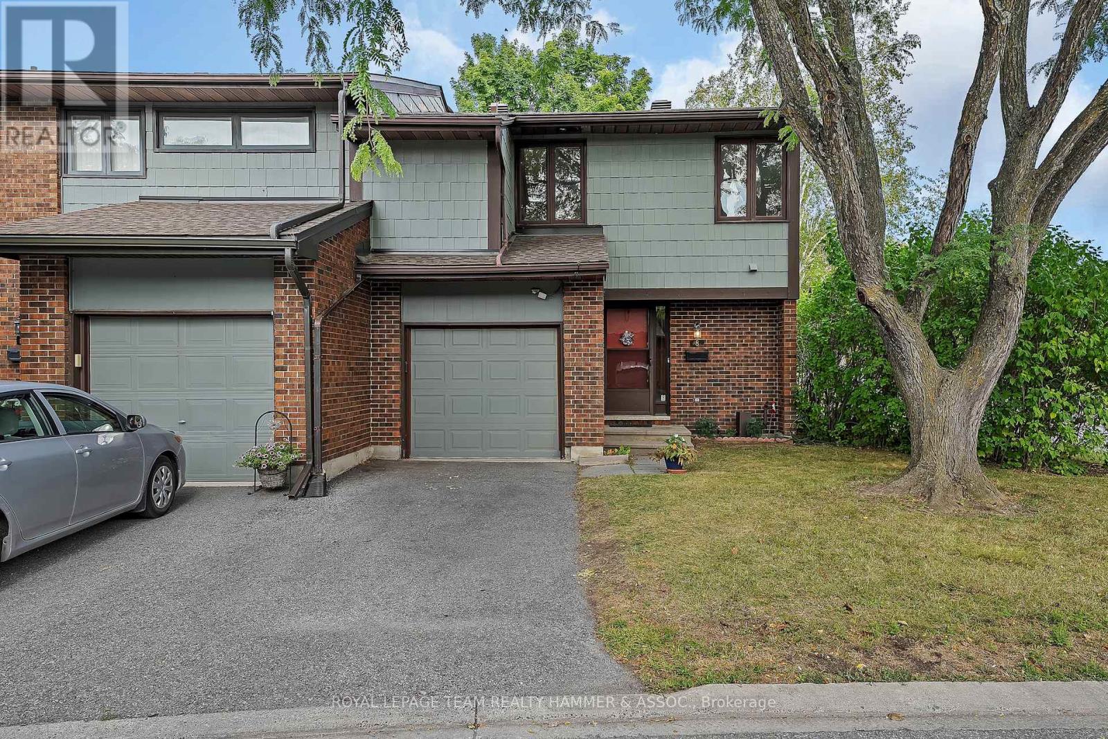 8 Chisholm Ct, Ottawa, ON K2K 1E2