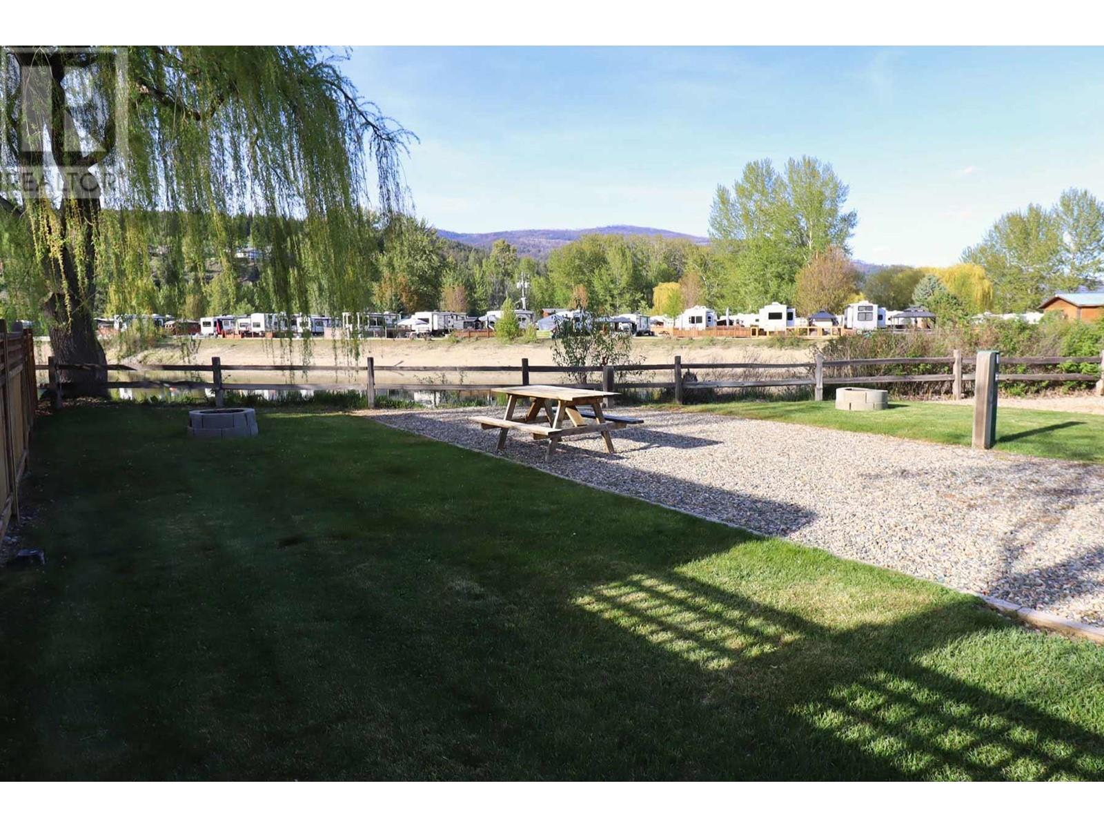 4 Marina Way, Lee Creek, BC V0E 1M4