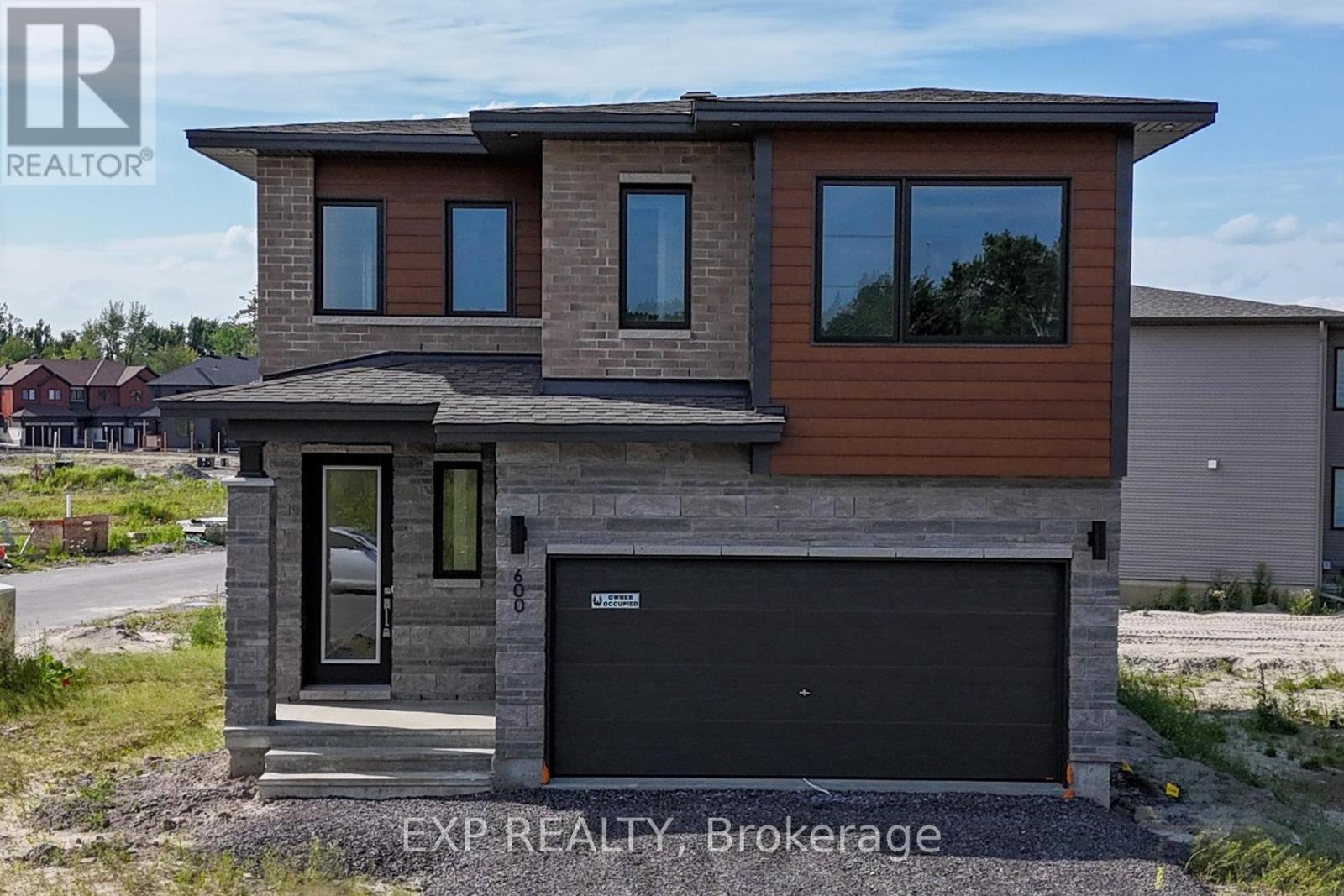600 Paakanaak Ave, Ottawa, ON