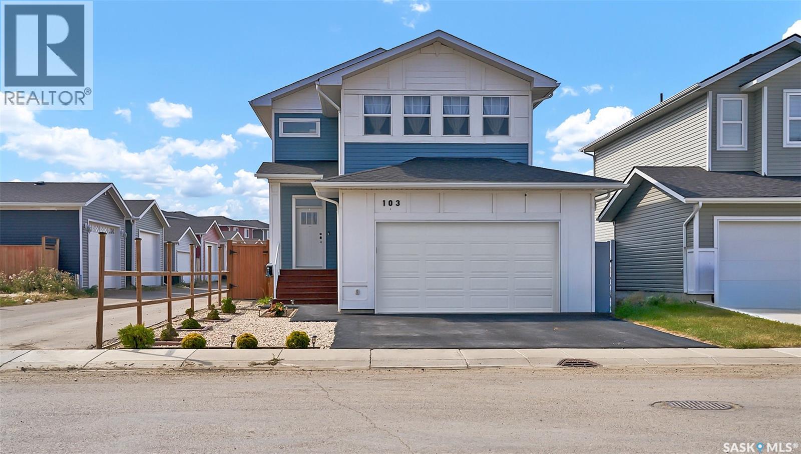 103 Stromberg Cres, Saskatoon, SK S7L 7C4