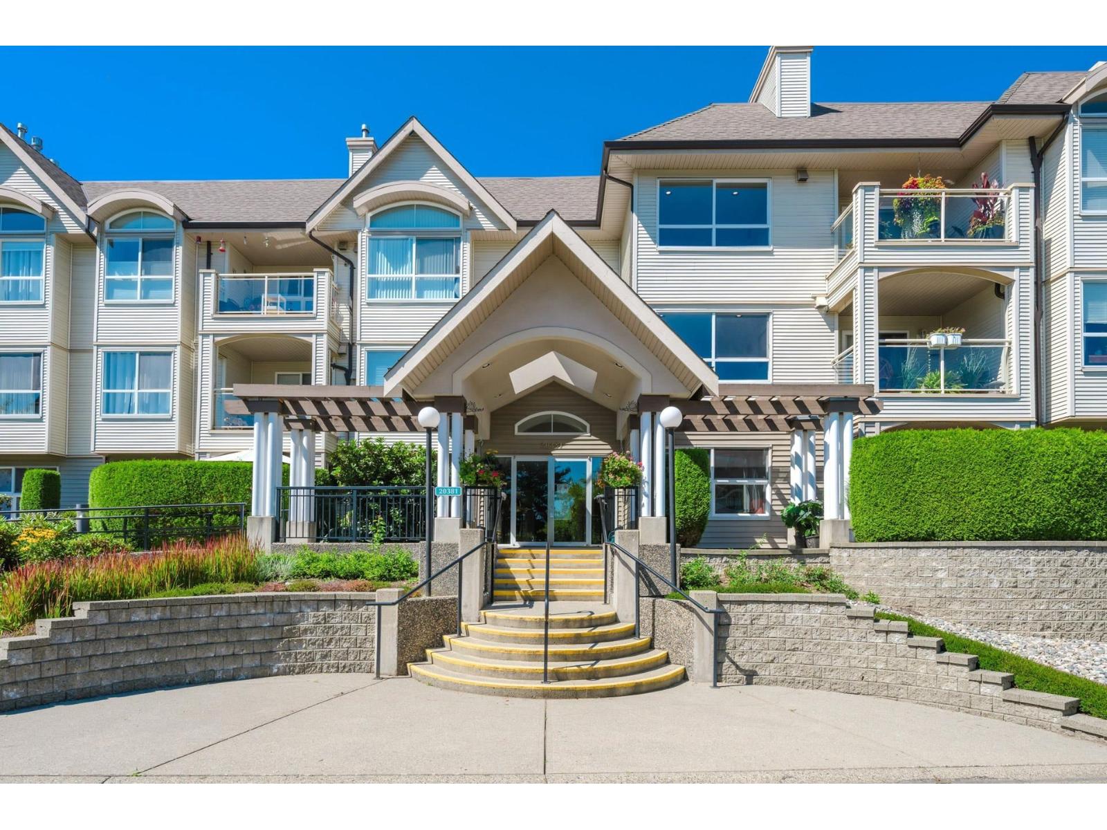 20381 96 Avenue Unit 305, Langley, BC V1M 2L1