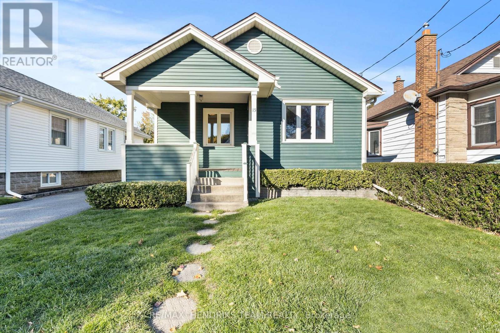 15 Stuart Ave, St. Catharines Downtown, ON L2R 1M6