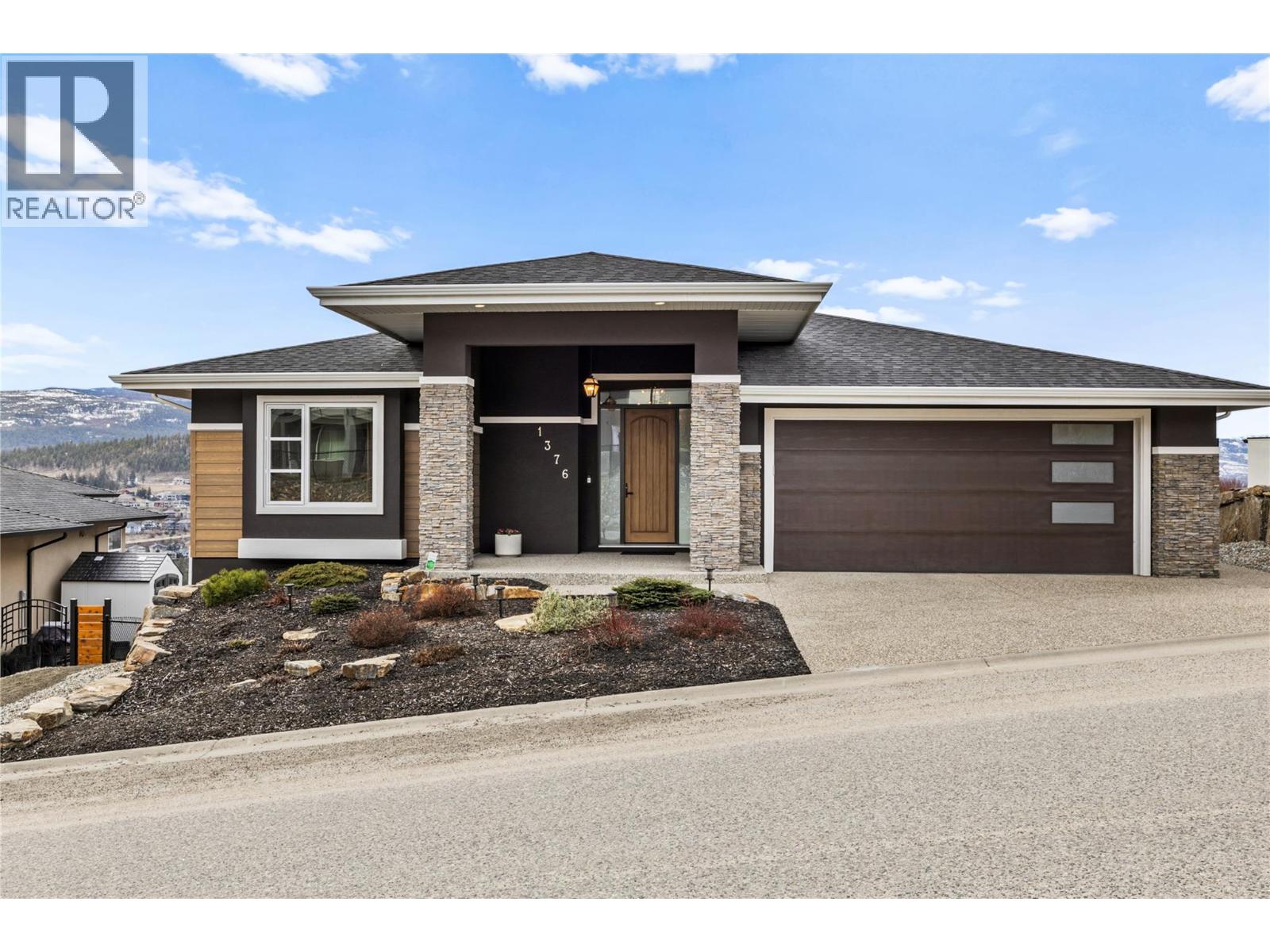 1376 Mine Hill Dr, Kelowna, BC V1P 1S5