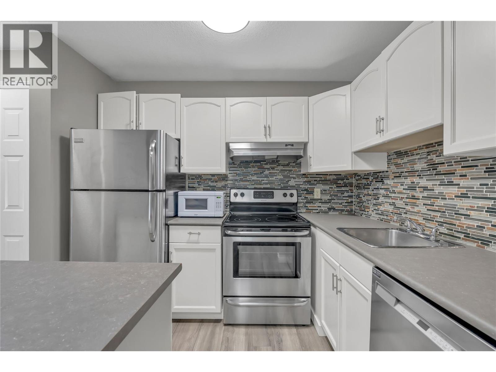 735 Cook Road Unit 207c, Kelowna, BC V1W 3G6