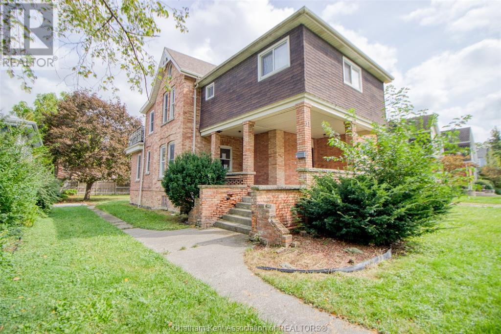 31 Dufferin Ave Ave, Chatham, ON N7M 4W6