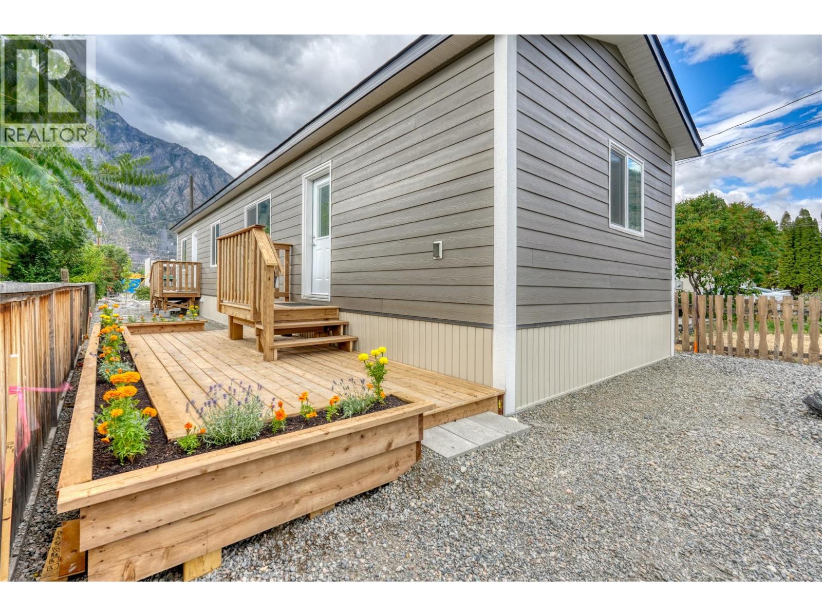 721 6 Avenue, Keremeos, BC V0X 1N3