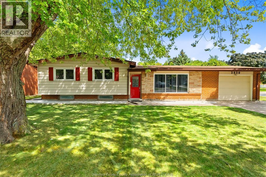 3830 Holburn, Windsor, ON N9G 1R9