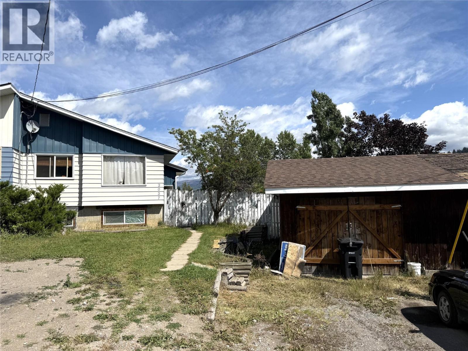 2037 Alder St, Elkford, BC V0B 1H0
