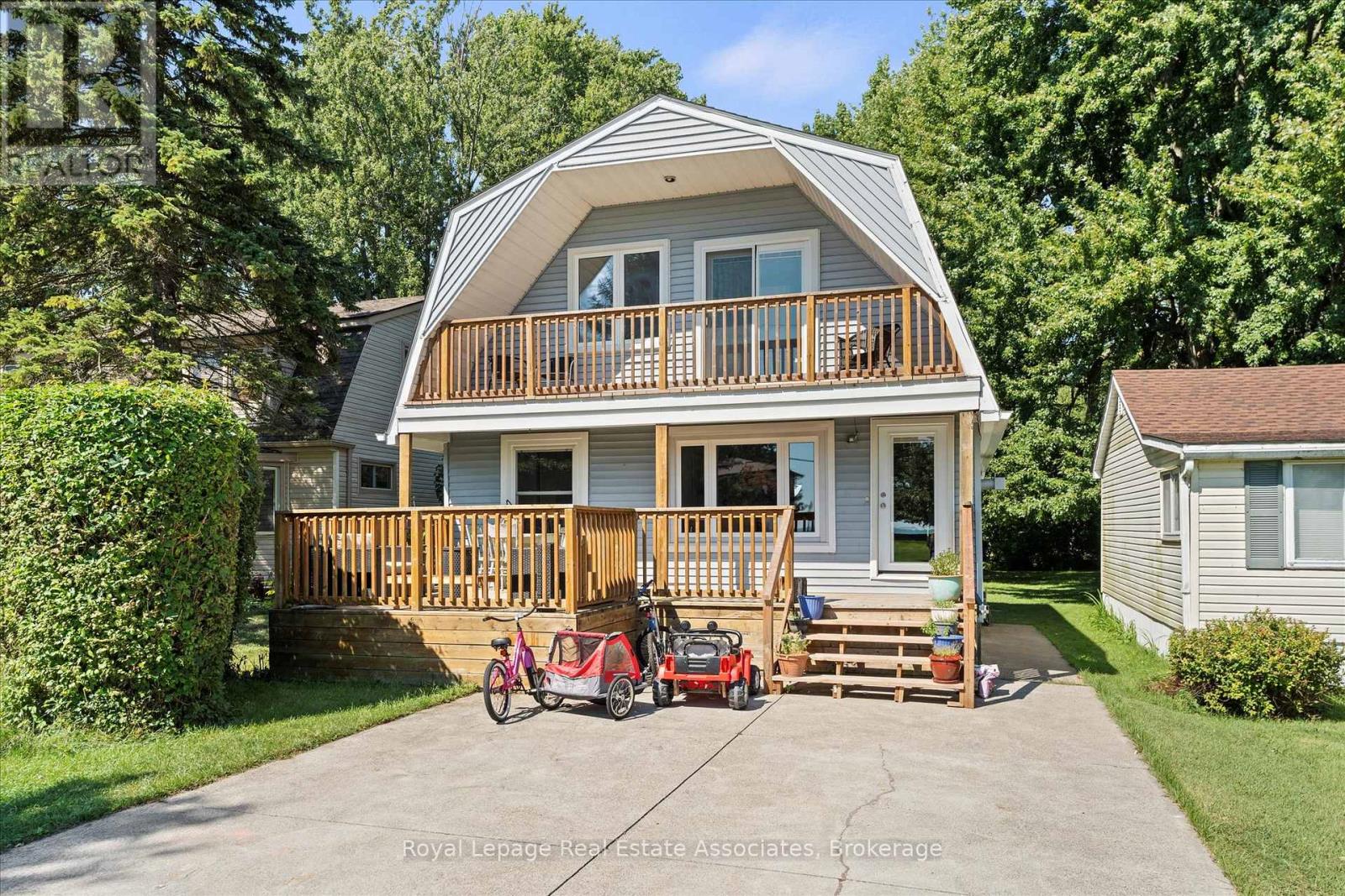 374 Lakewood Dr N, Amherstburg, ON N9V 2Y8