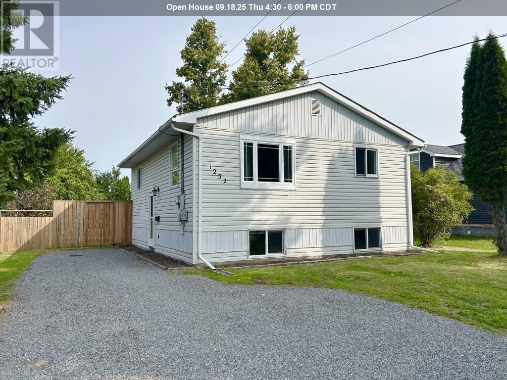 1232 Emo Rd, Fort Frances, ON P9A 2V5