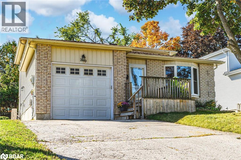 29 First St, Orillia, ON L3V 4A8