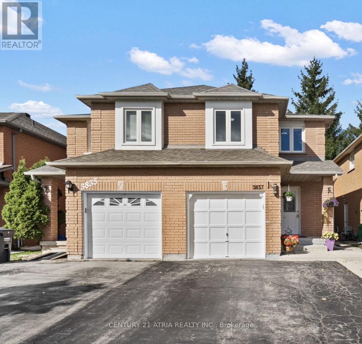 3837 Densbury Dr, Mississauga, ON L5N 6Z3