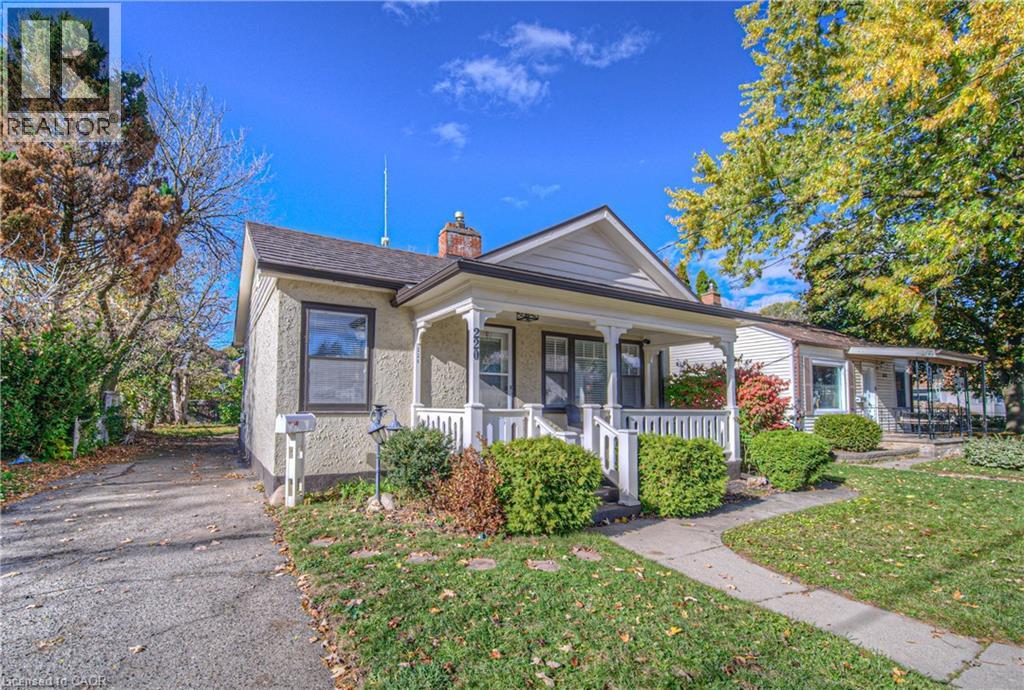 220 Schlueter Dr, Cambridge, ON N3H 4B5