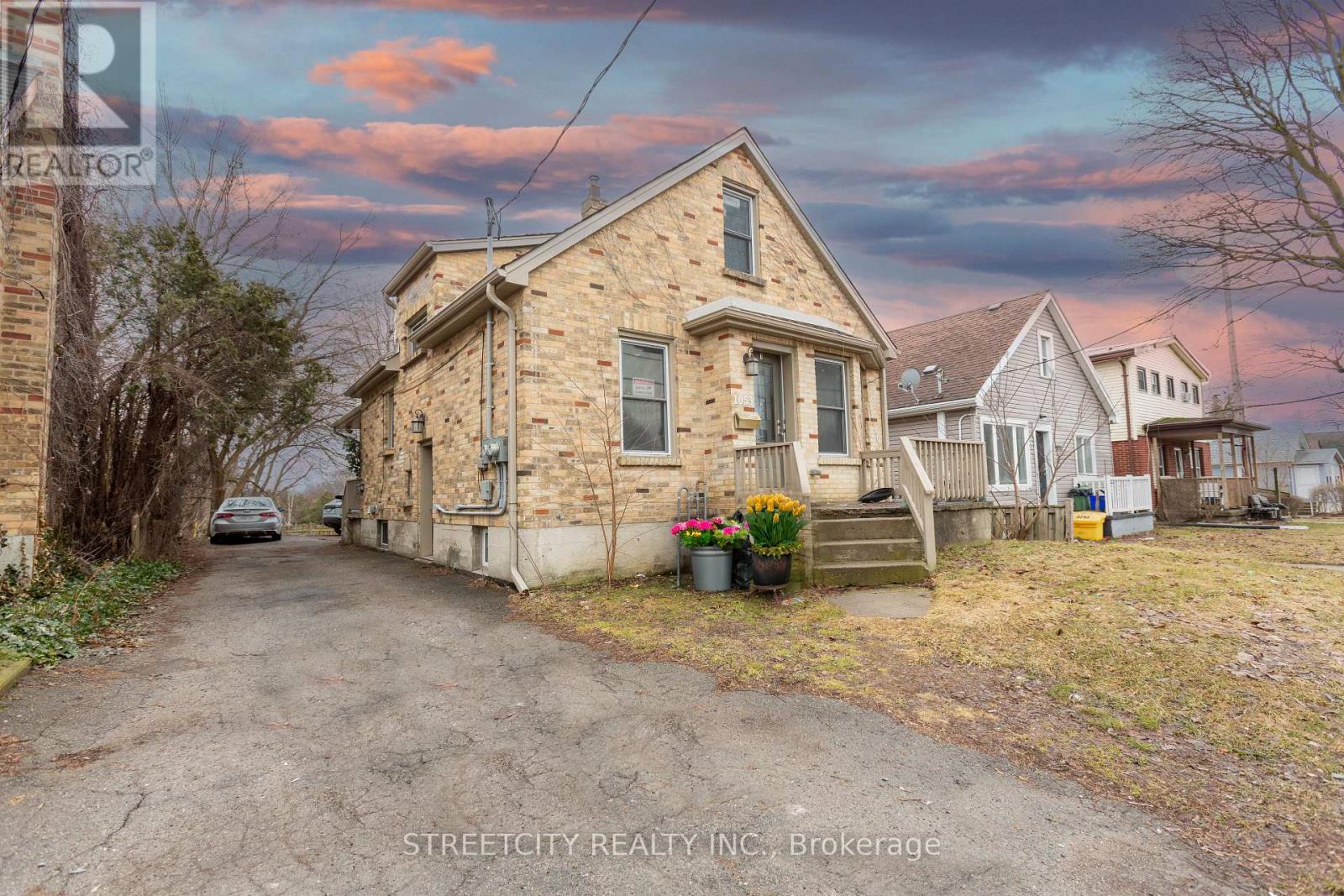 1053 Oxford St E, London, ON N5Y 3L2