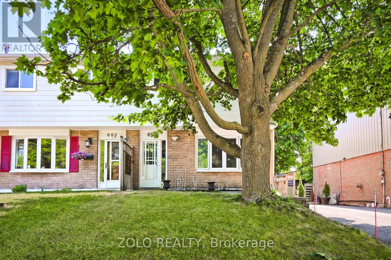 690 Elgin St, Newmarket Huron Heights-leslie Valley, ON L3Y 3B4
