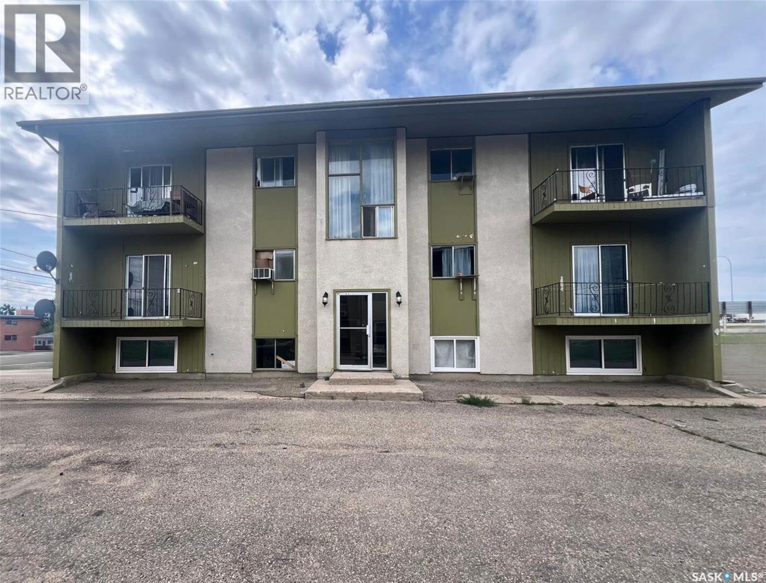 218 Begg St W, Swift Current, SK S9H 0K5