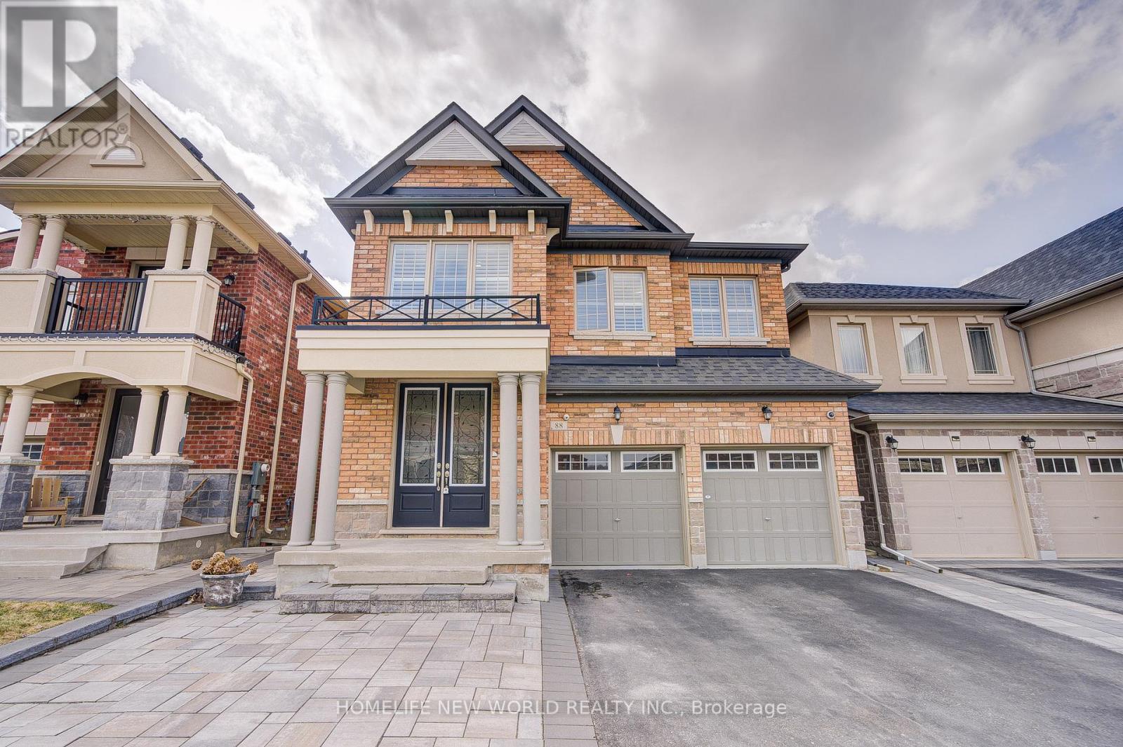 88 Roth St, Aurora, ON L4G 0W7