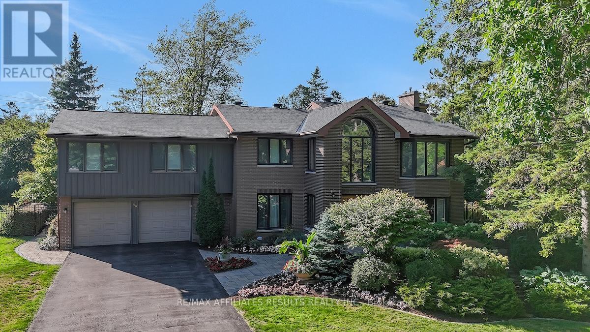 30 Pentland Cres, Ottawa, ON K2K 1V5