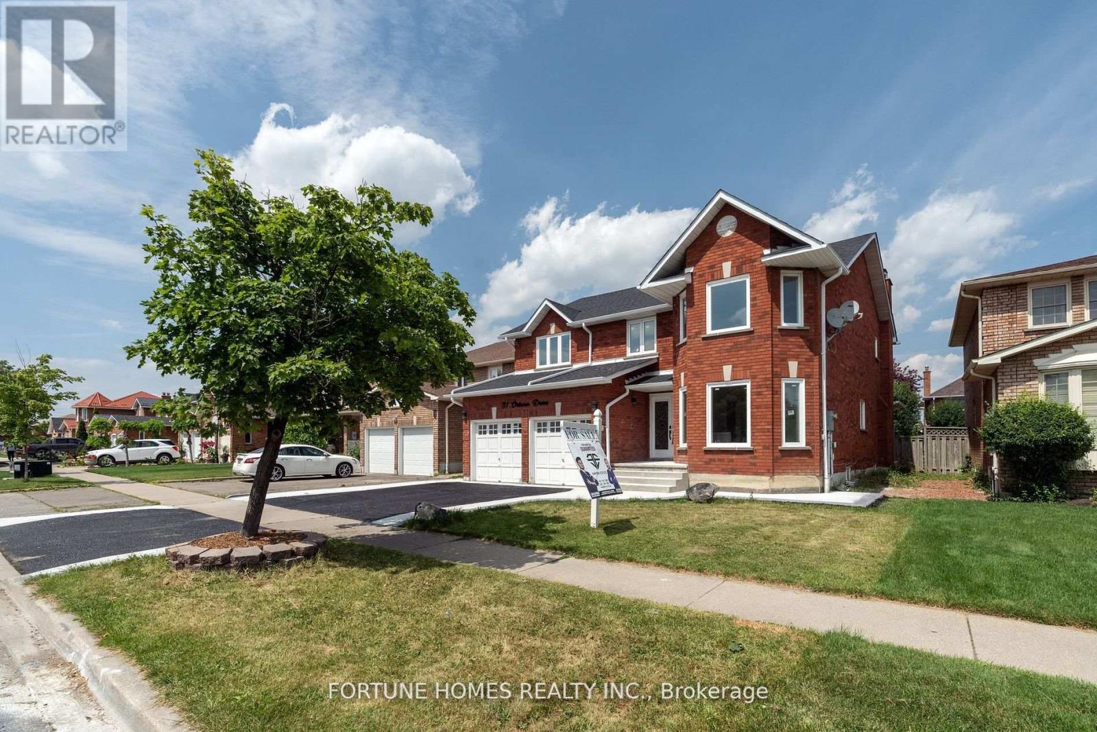 31 Ortona Dr, Brampton, ON L6Y 3E1