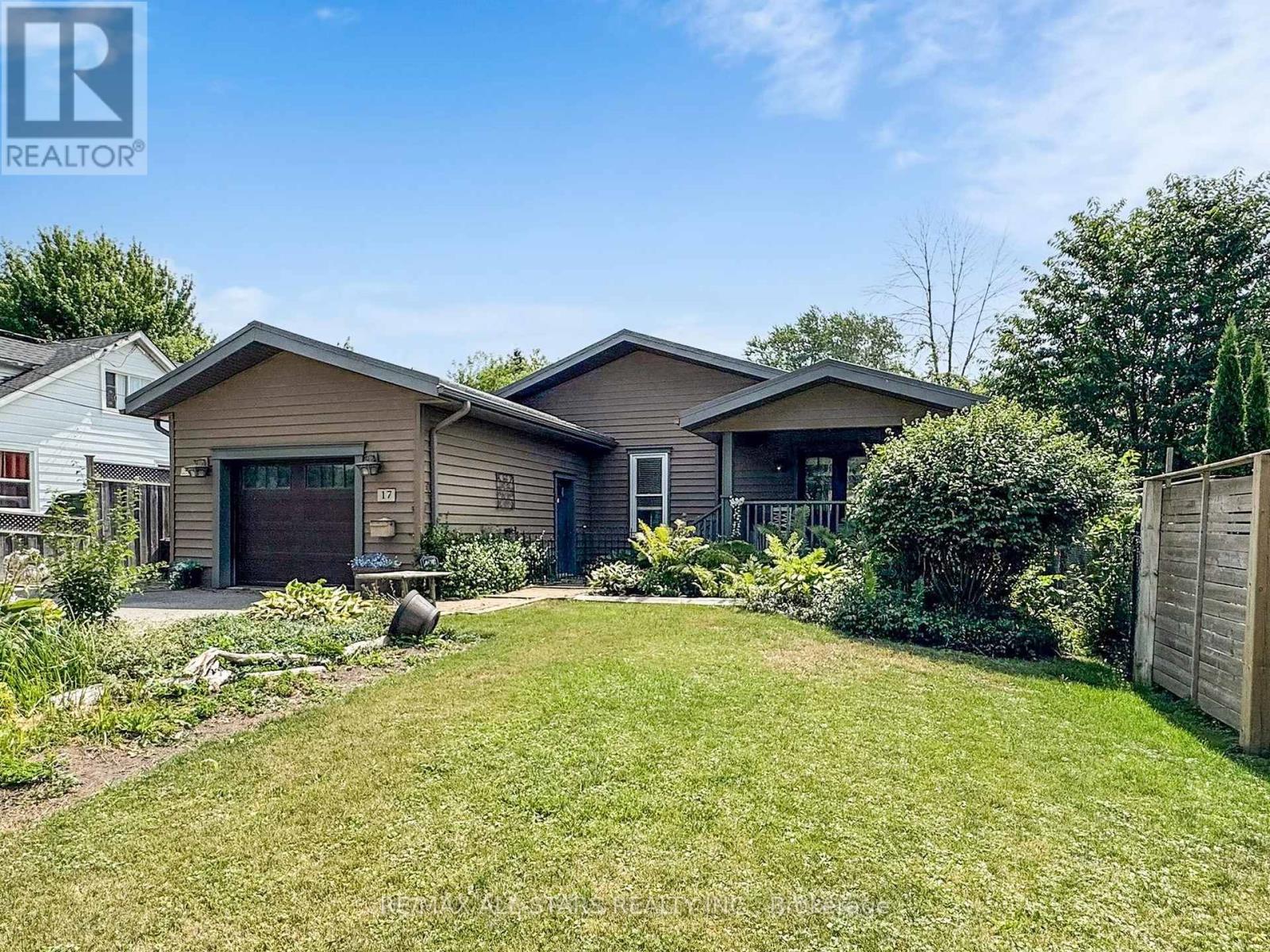 17 Metropolitan Cres, Georgina Keswick North, ON L4P 1V4
