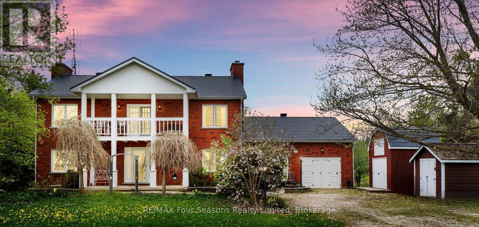 3 Sydenham Trl E, Clearview, ON L0M 1H0