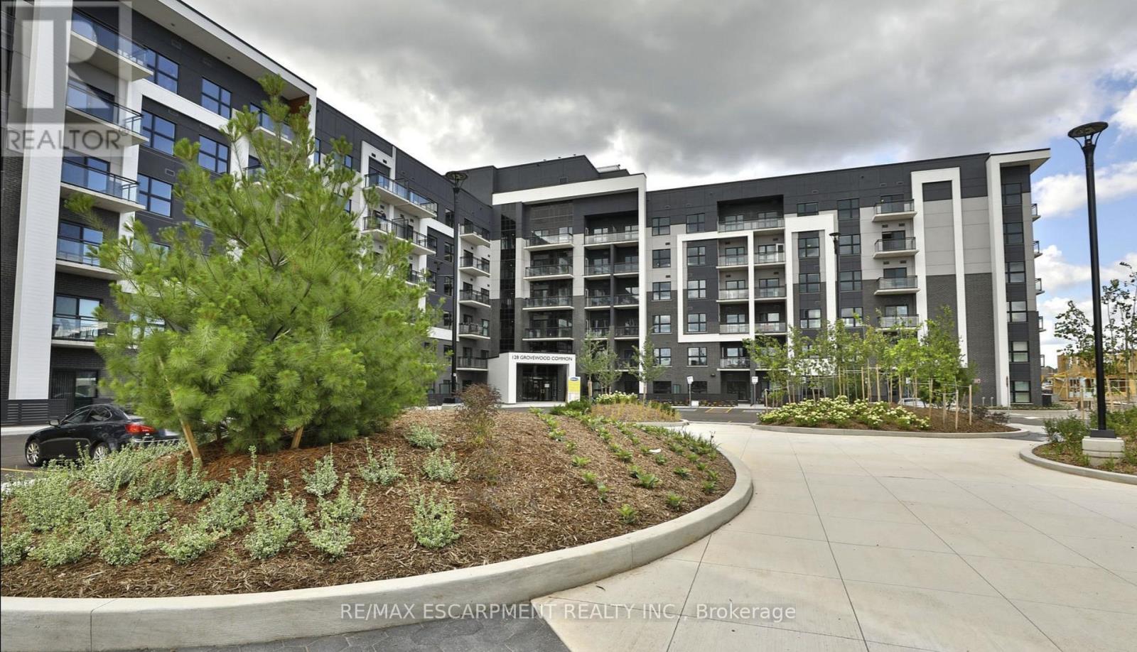 632 128 Grovewood Common, Oakville, ON L6H 0X3