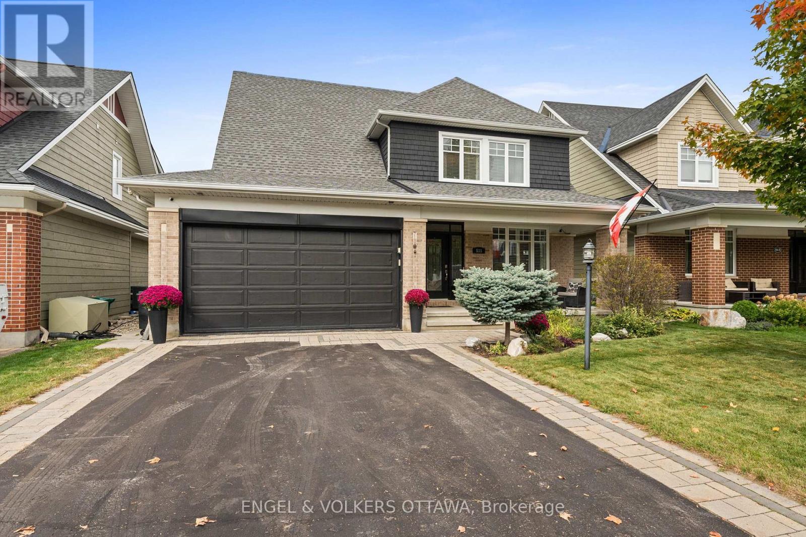 511 Erinwoods Cir, Ottawa, ON K2J 5M5