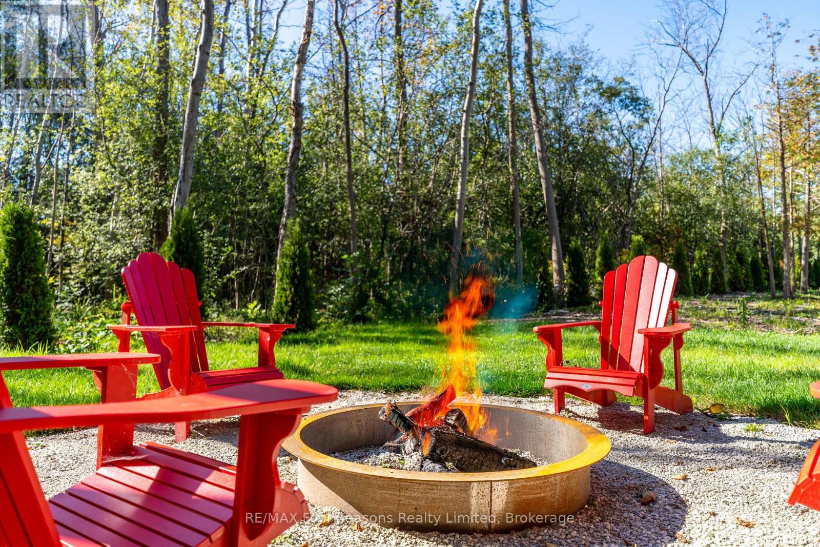9746 Beachwood Rd, Collingwood, ON L9Y 3Z1