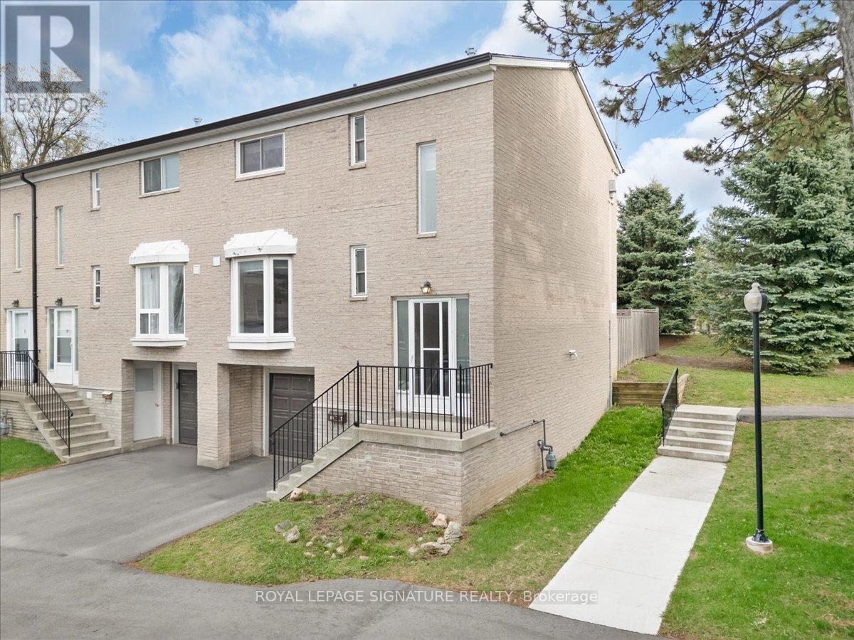11 2 Liszt Gate, Toronto, ON M2H 1G7