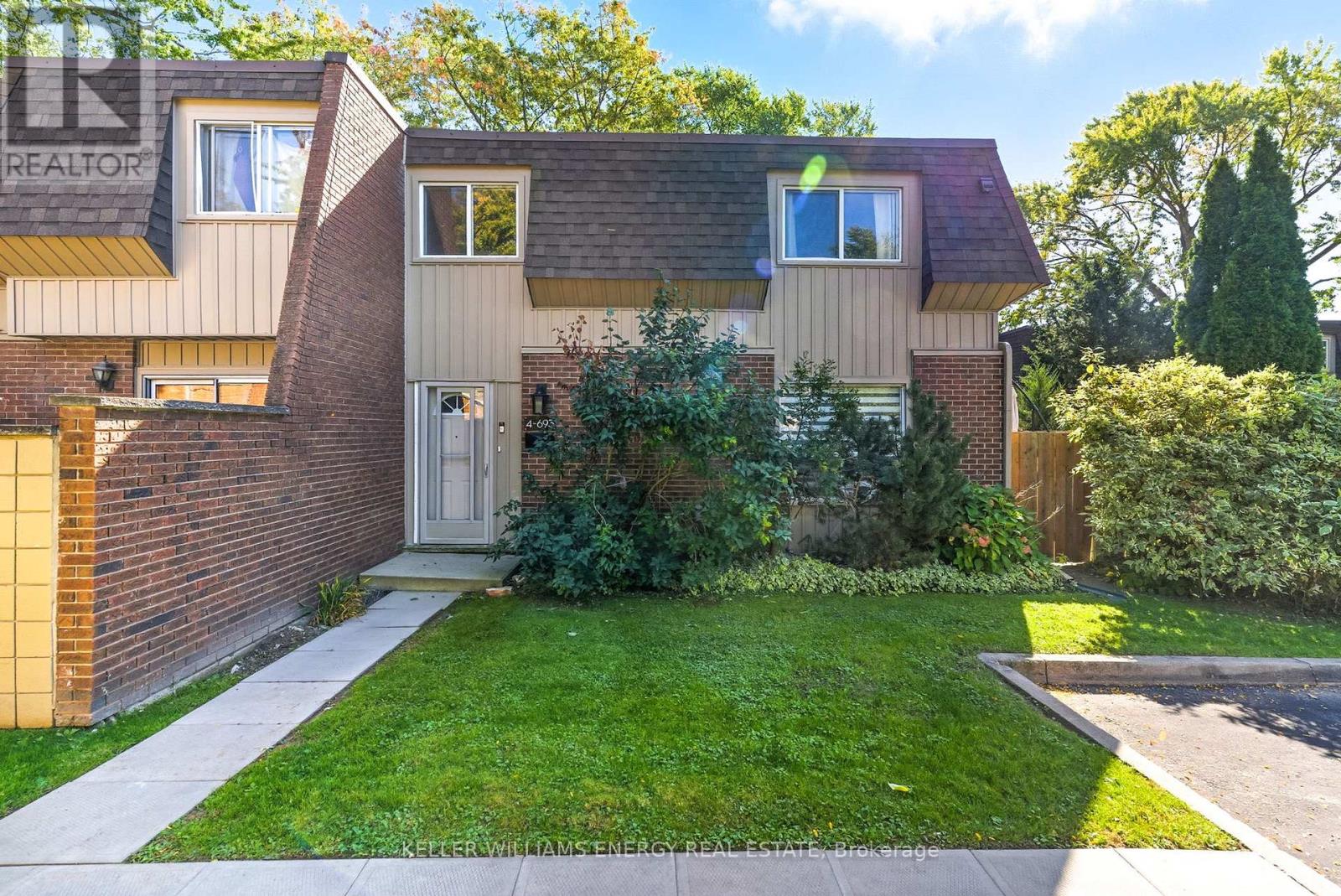 4 693 Francis Rd, Burlington, ON L7T 3X6