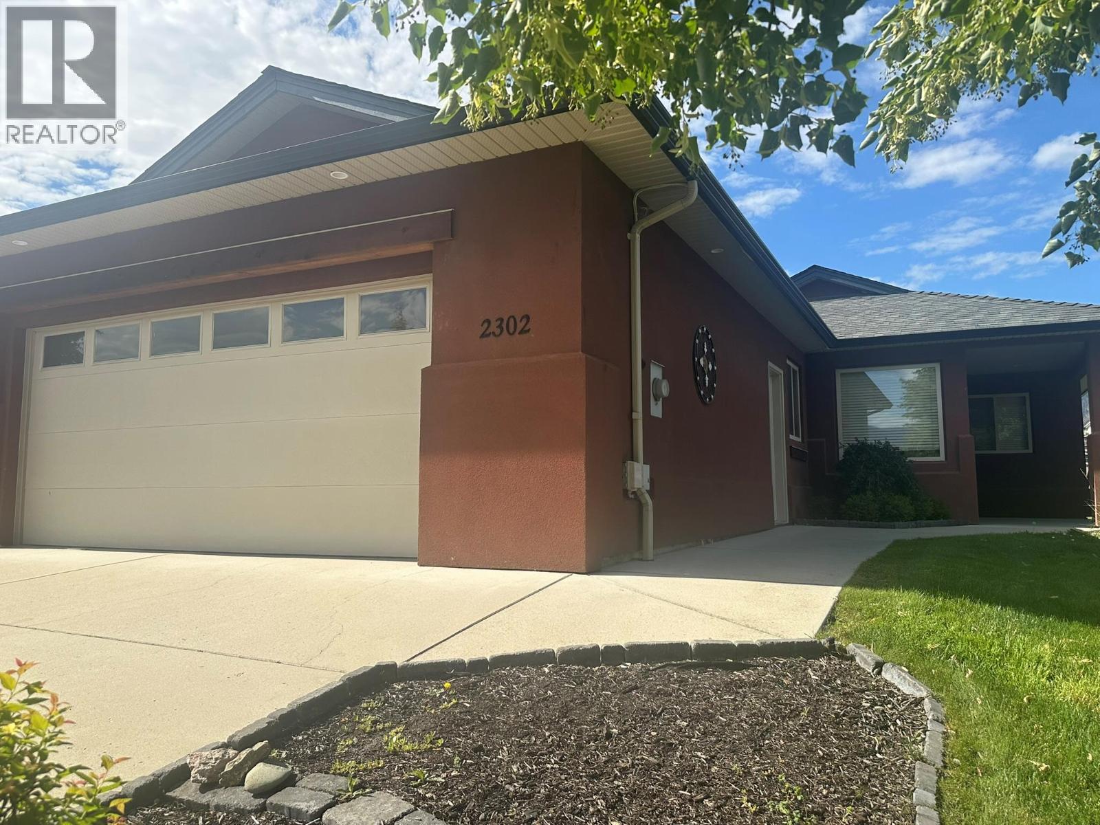 2302 Pine Vista Pl, West Kelowna, BC V4T 2Y1