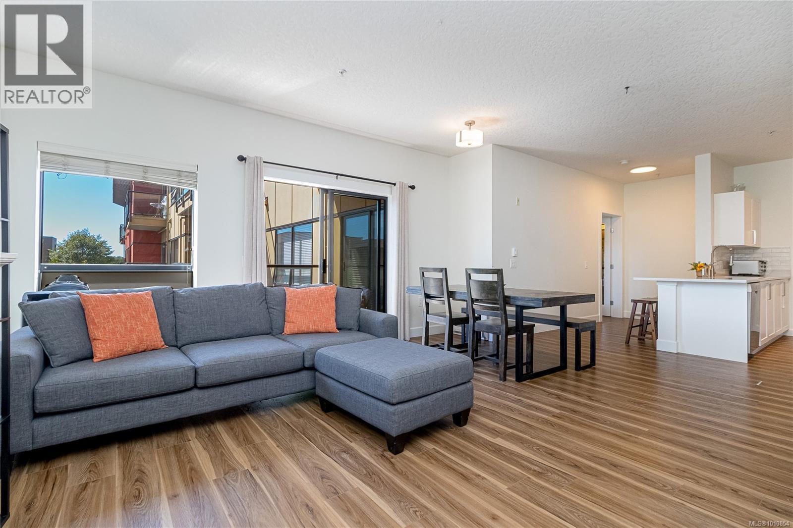 870 Short St Unit 408 St, Saanich, BC V8X 2V5