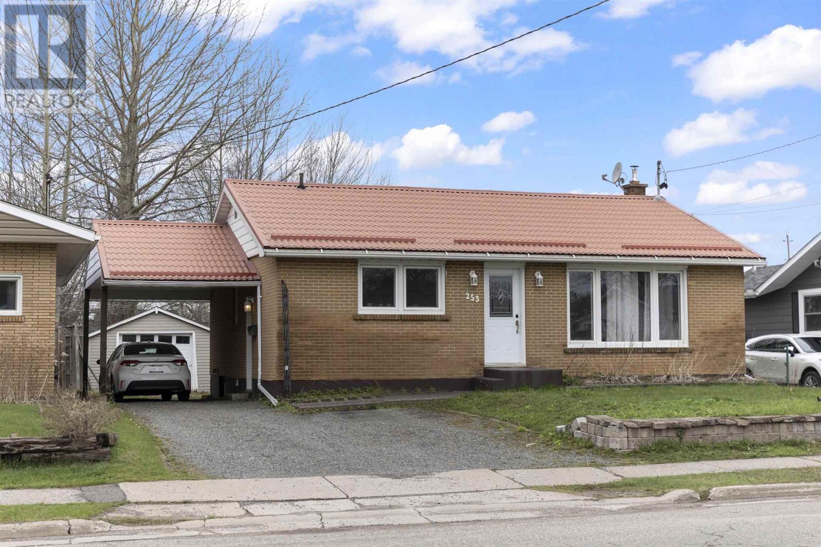 253 Lake St, Sault Ste. Marie, ON P6A 4B3 MLS SM240966 Houseful