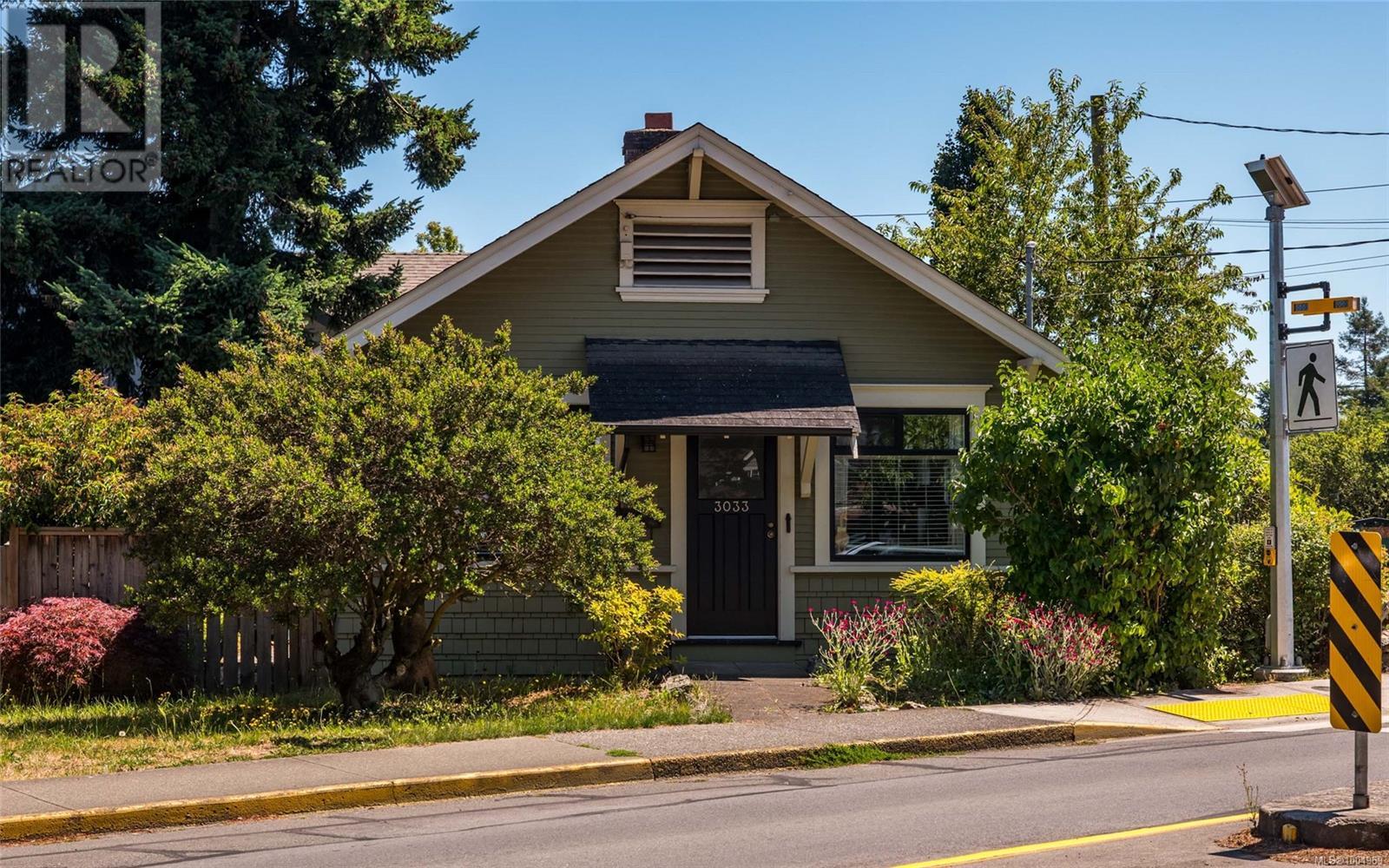 3033 Cedar Hill Rd, Victoria, BC V8T 3J2
