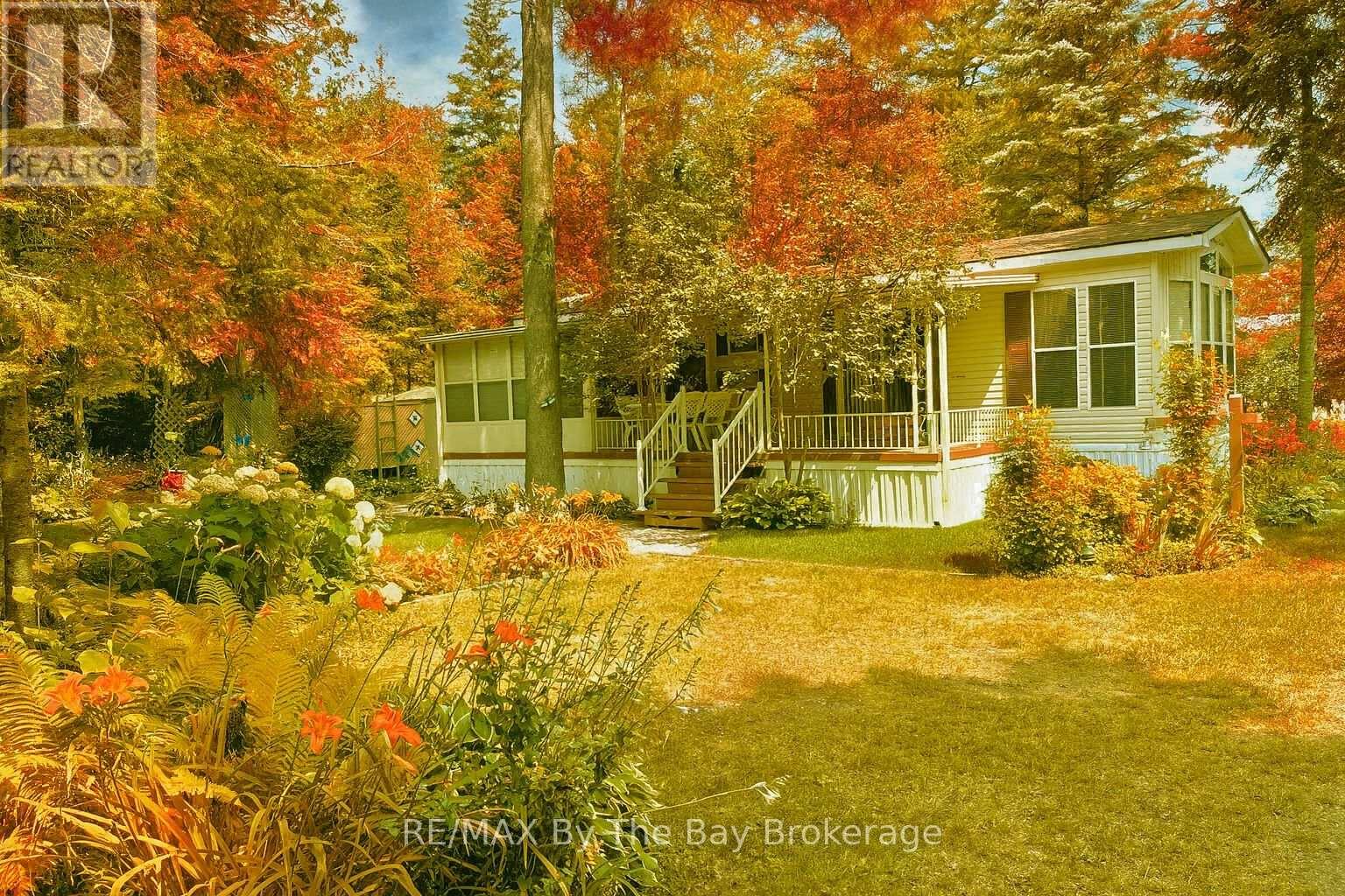 247 85 Theme Park Dr, Wasaga Beach, ON L9Z 1X7
