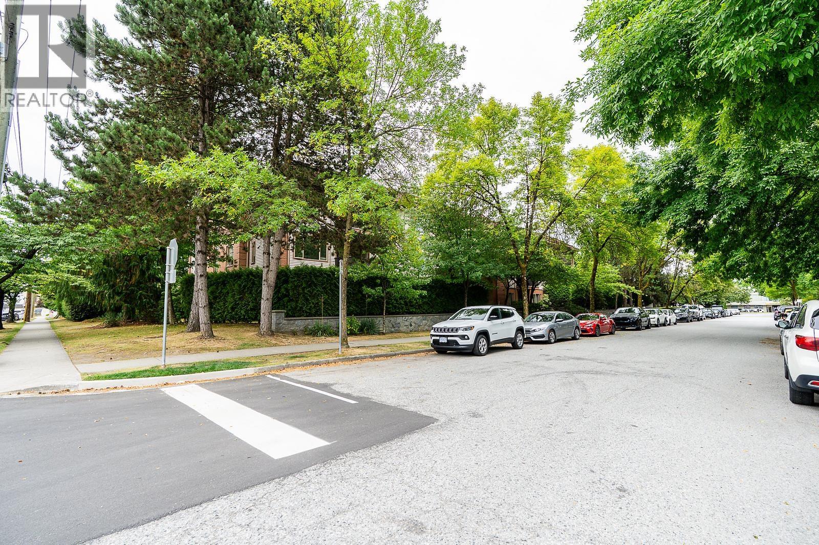 6688 Burlington Avenue Unit 306, Burnaby, BC V5H 3M9