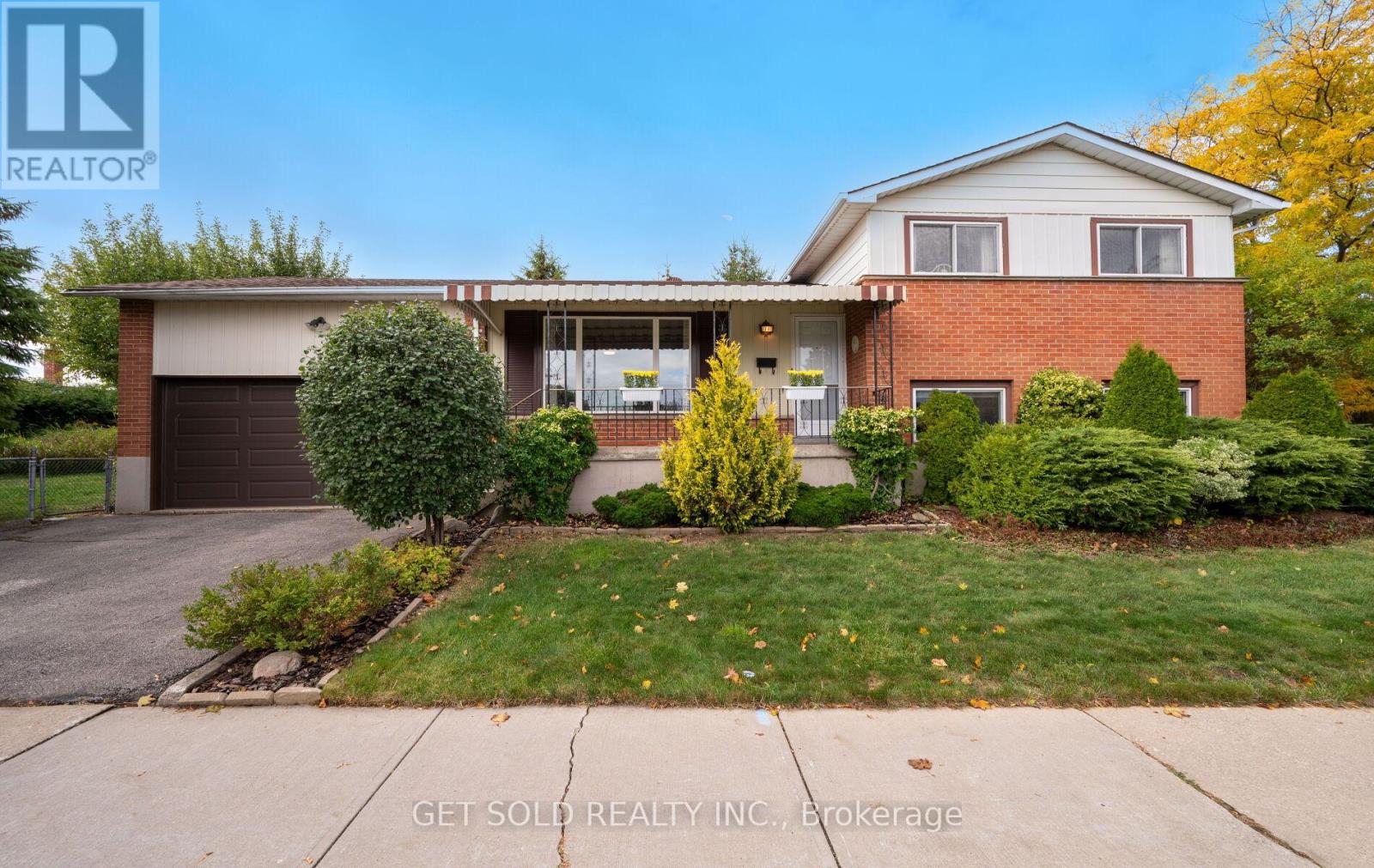 14 Turnvale Rd, Toronto, ON M9V 1L7