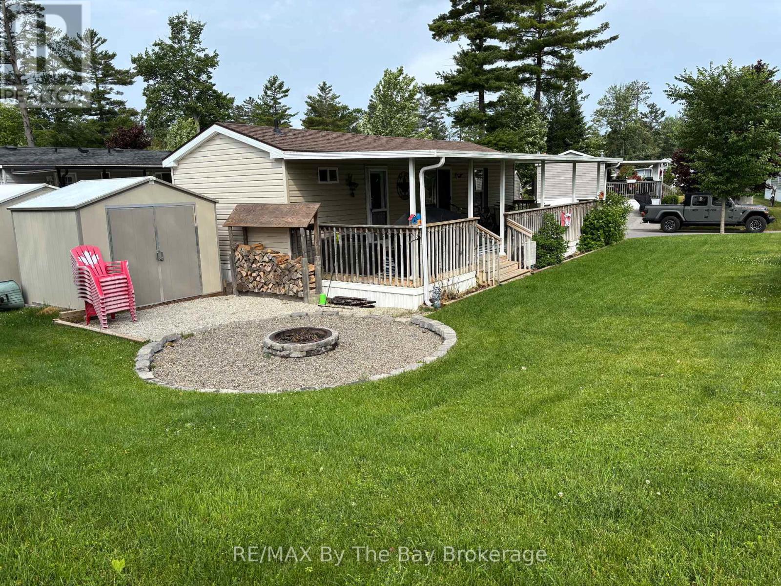 17 Chippewa Trl, Wasaga Beach, ON L9Z 1X7