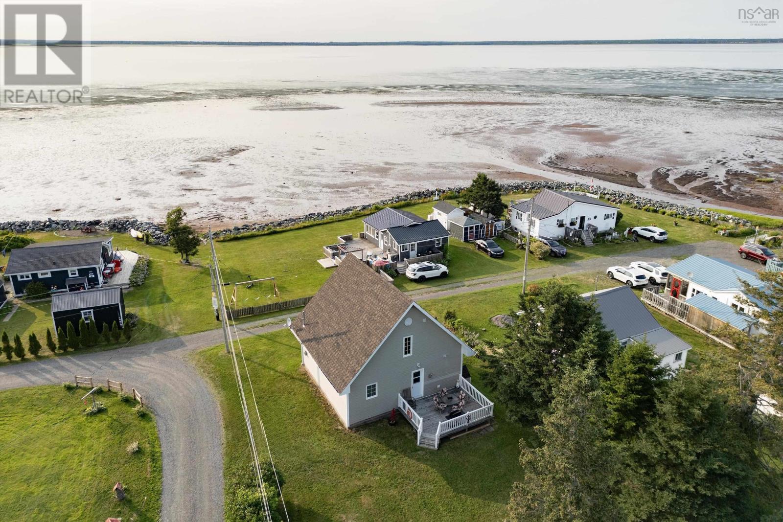 4 Sunset View Dr, Amherst, NS B4H 3X9