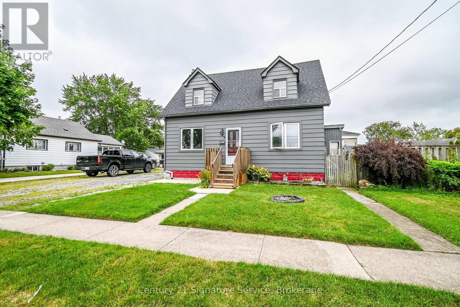 109 Santone Ave, Welland, ON L3C 2J5