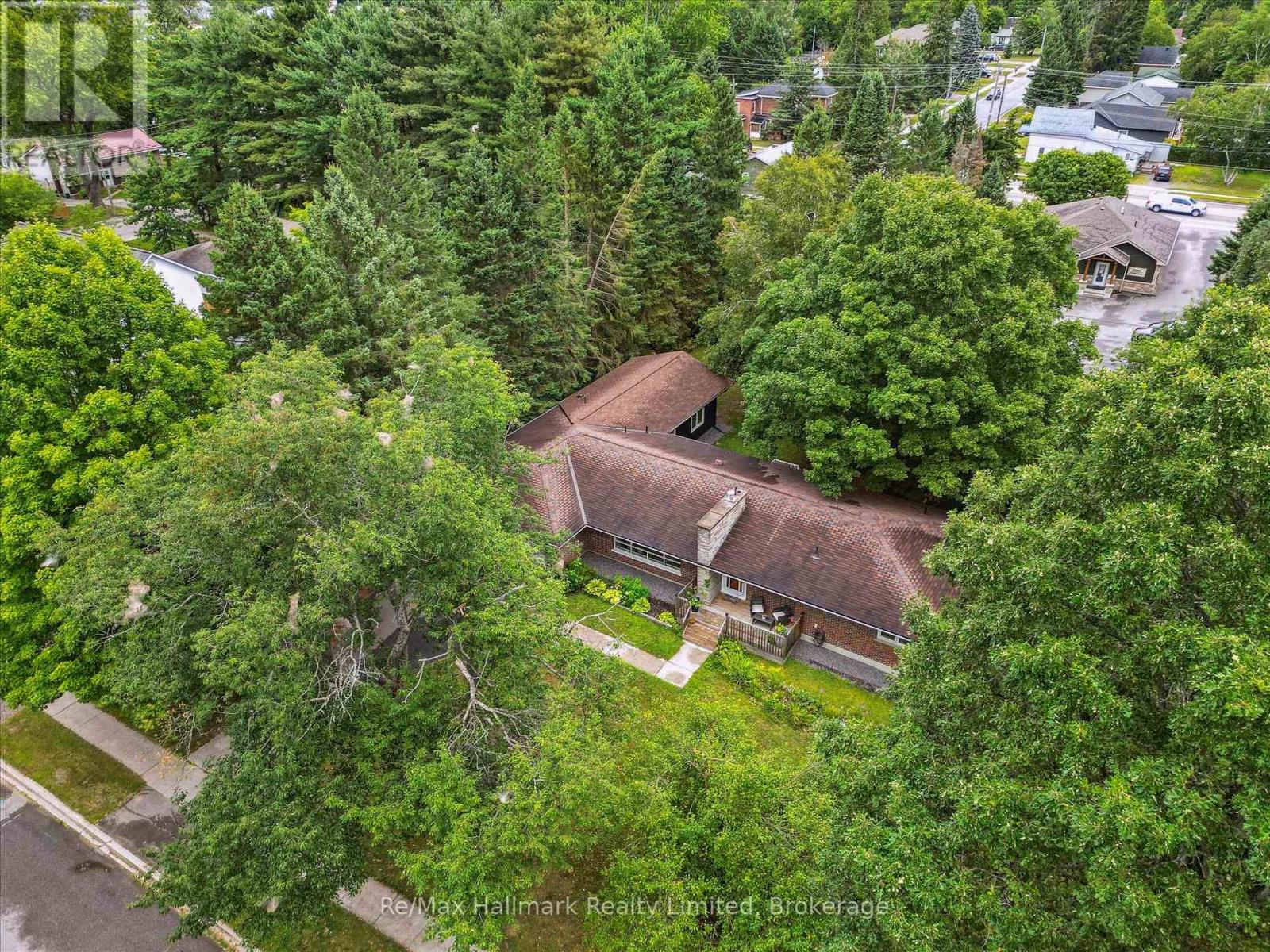 91 Spencer St, Bracebridge, ON P1L 1C4