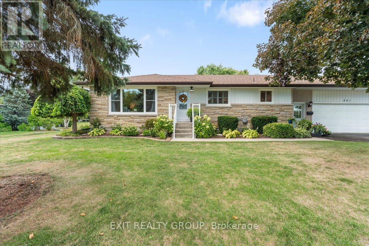 421 Dundas St W, Greater Napanee, ON K7R 2B9