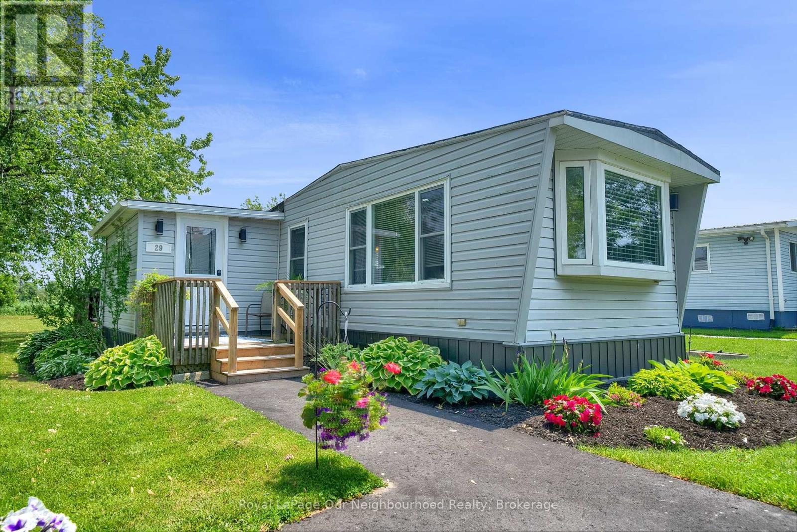 29 Hillview Dr, Hamilton, ON K9A 0X1