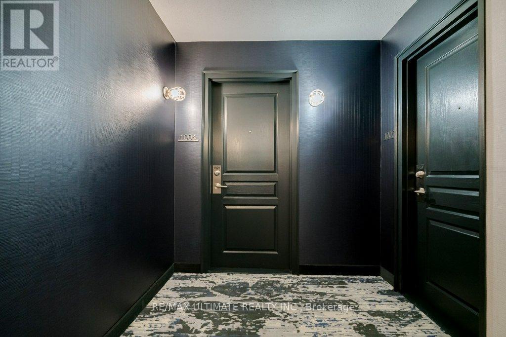 1004 140 Simcoe St, Toronto, ON M5H 4E9