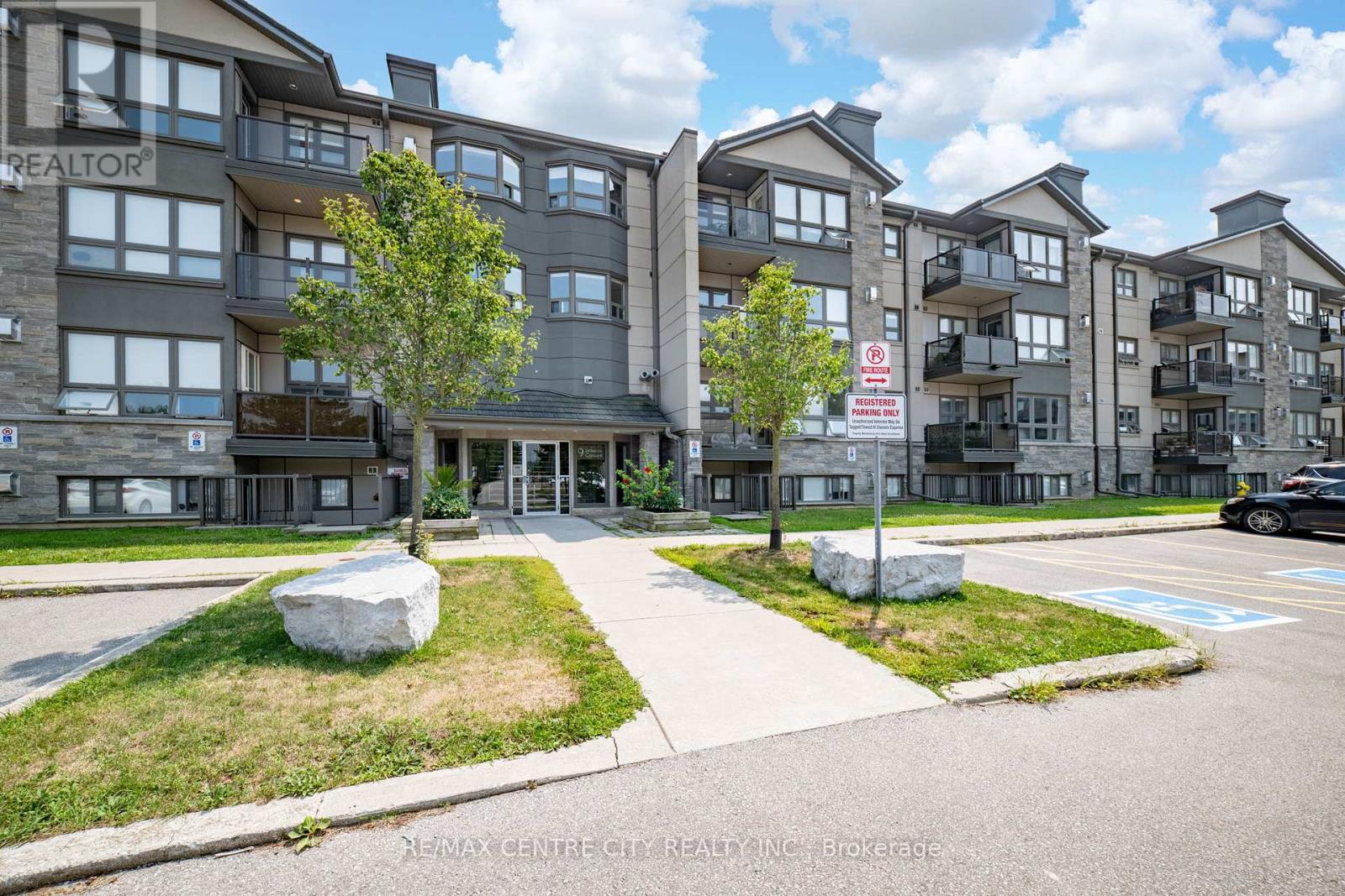 202 9 Jacksway Cres, London, ON N5X 3T7
