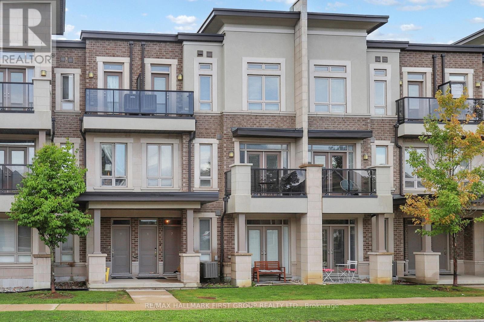 7 125 Kayla Cres, Vaughan, ON L6A 3P4