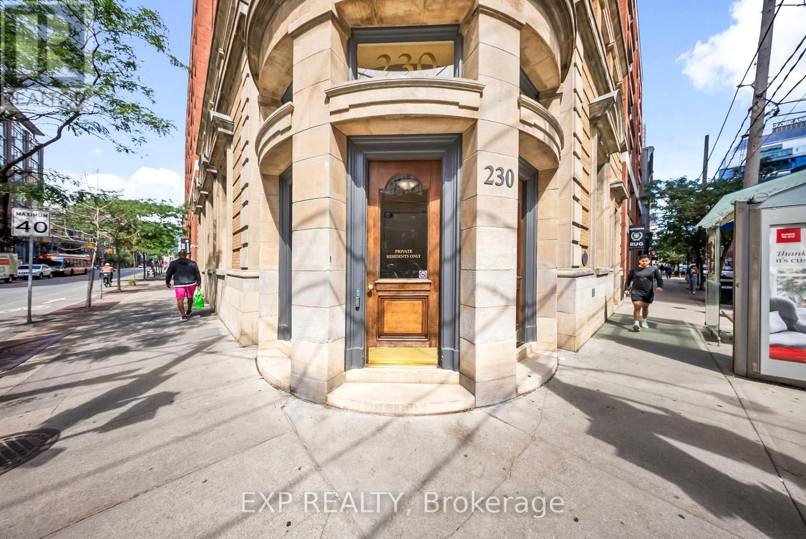 812 230 King St E, Toronto, ON M5A 1K5